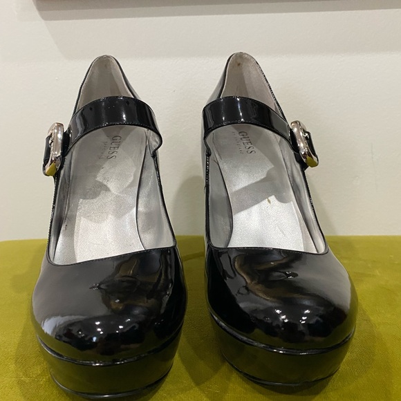 GUESS brand Patent Black Leather Pumps Heels size 9.5 Stiletto - Picture 3 of 3